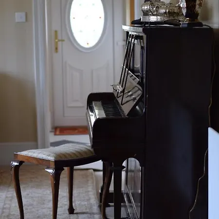 Corner House * Newport (Mayo)