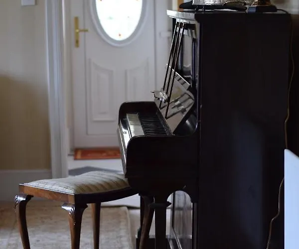 Corner House * ニューポート